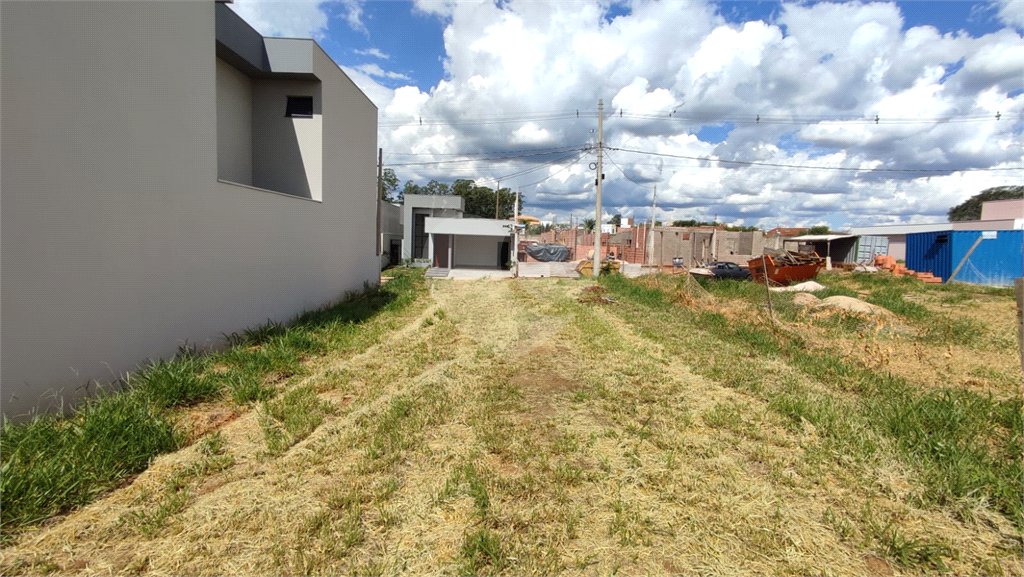 Lote à Venda em São Carlos, no Condomínio Villeneuve I