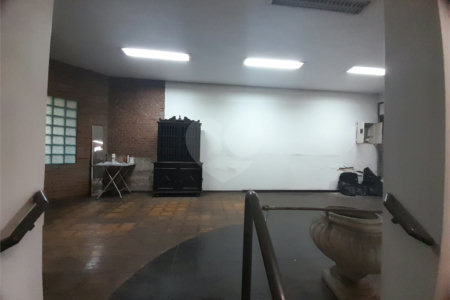 Prédio Comercial na Av. São Carlos - Excelente Oportunidade no Centro da Cidade