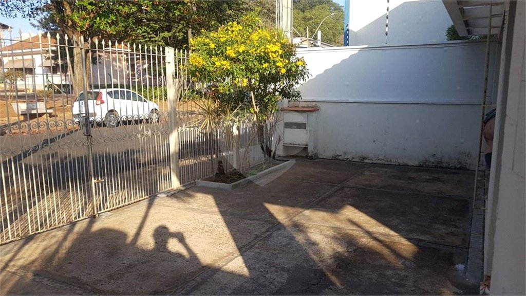 Casa térrea para venda em Araraquara/SP.
