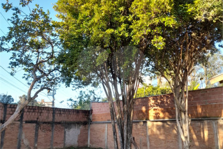Casa de Alto Padrão à Venda e Locação no Parque Santa Mônica - São Carlos