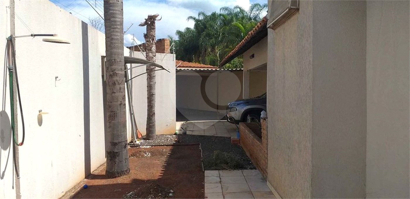 Casa térrea para venda em Araraquara/SP.