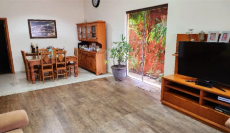 Casa à venda com 4 quartos, sendo 1 suíte,  no condomínio Parque Espraiado, São Carlos - SP