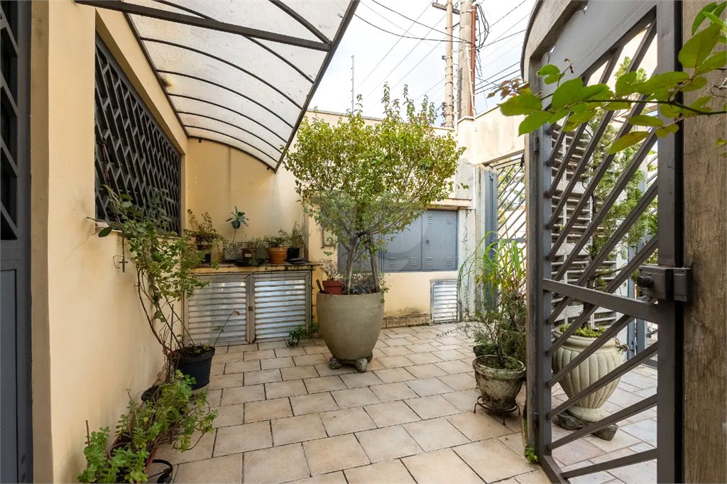 Casa a venda no Planalto Paulista, 2 suítes, 4 vagas, 230 m², quintal e localização privilegiada