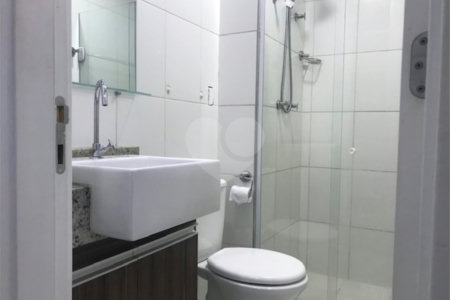 Studio à venda com 39 m² por 429 mil reais a 650 metros da estação Anhangabaú do metrô.