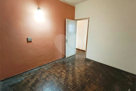 Casa Térrea Charmosa e Espaçosa na Vila Prado: Conforto, Praticidade e Próxima ao Centro!