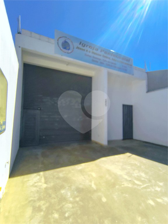 Imóvel disponível para venda com excelente localização e grande potencia, tambèm gerando uma renda passiva todos meses com contrato de aluguel ativo. Salão Comercial Perfeito para quem busca conforto, praticidade e um ótimo investimento