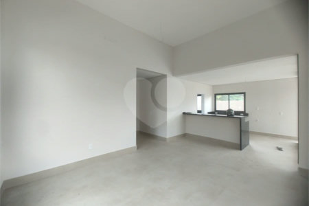 Casa exclusiva em Atibaia de alto padrão com 3 suítes, piscina, espaço gourmet, condomínio fechado, aceita financiamento