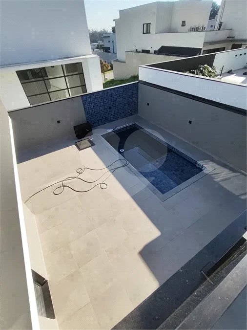 Casa com 3 suítes, piscina e área gourmet em terreno de 360m²