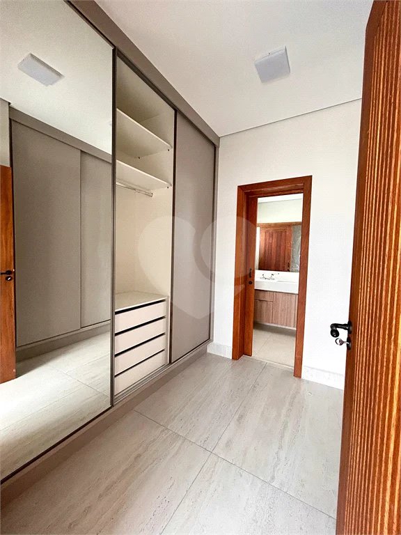 Casa térrea em estilo neoclássico com 3 suítes, no Condomínio Damha 2, na cidade de Piracicaba - SP.