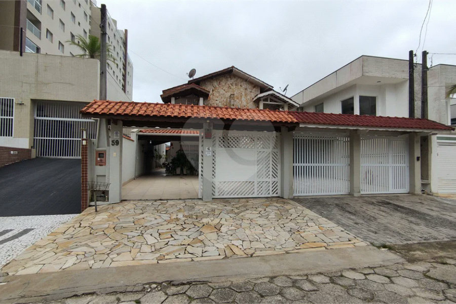 Casa à venda com 2 quartos, sendo 1 suíte, em São Lourenço, Bertioga, SP