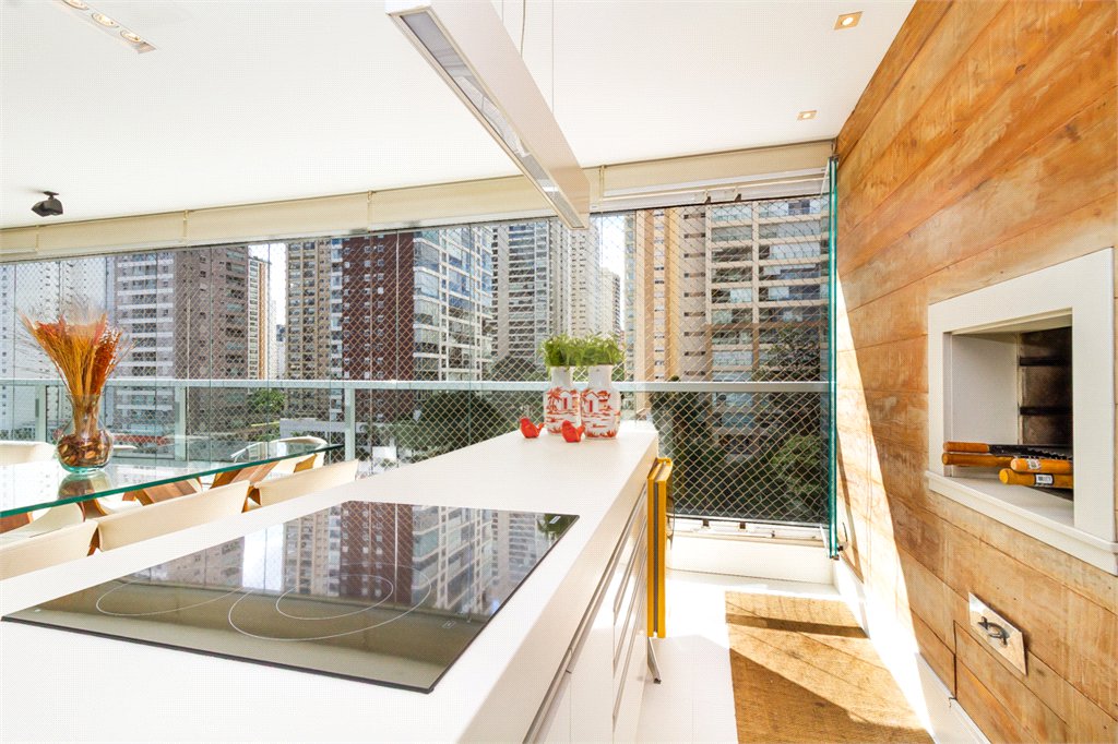 Apartamento de Alto Padrão no Campo Belo para venda com porteira fechada, com 4 dormitórios suítes e 4 vagas com lazer de club.