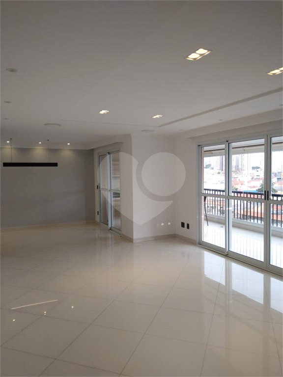 Apartamento 3 suítes, varanda gourmet, 3 vagas em Condomínio Clube na Mooca