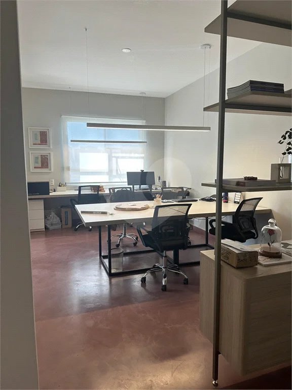 Sala comercial para venda ou locação na Avenida Paulista. 68m2