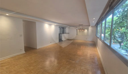 Apartamento à venda com 3 quartos, sendo 1 suíte,  em Itaim Bibi, São Paulo, SP