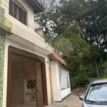 São Paulo - Capital - Bairro Santa Cruz - R4 495.000,00 - Aceita permuta por imóvel na cidade de Indaiatuba- Sp - Sobrado em rua residencial sem saída e com praça particular. O imóvel possui 2 quartos — 1 suíte com dois ambientes e acesso a hall externo. Sala ampla, cozinha com dois ambientes