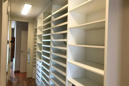 Apto 220 metros no Campo Belo. varanda, 5 vagas, 3 suítes. Visite