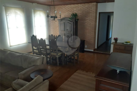 Casa Térrea com 3 quartos sendo 1 suíte. 1.400m² A/T. Jardim Floresta, Atibaia, SP