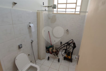 Casa à Venda de 3 dormitórios em São Carlos, no bairro Parque Santa Marta