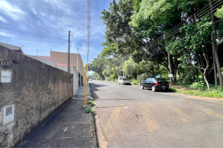 Terreno à Venda no Jardim Tangará