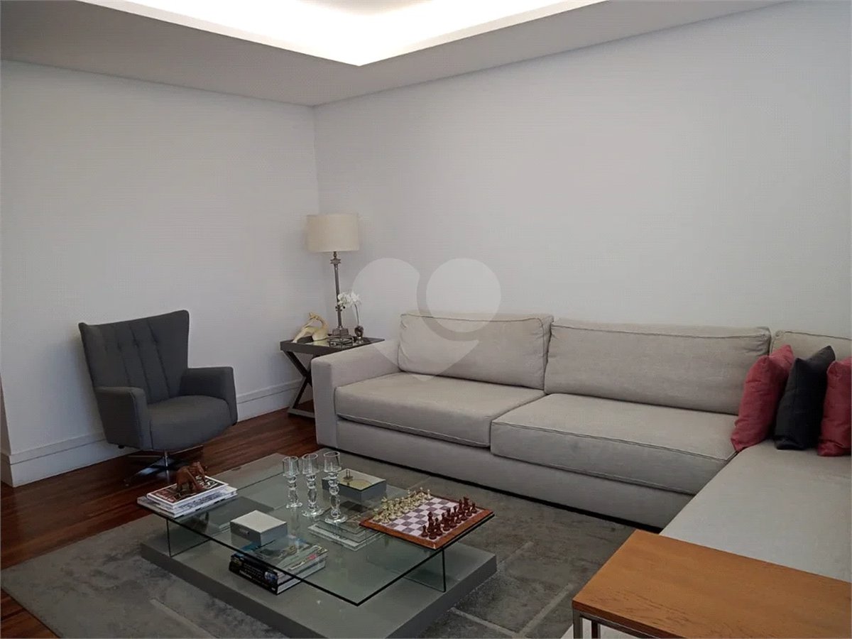 Apartamento à venda com 3 quartos, sendo 1 suíte, em Higienópolis, São Paulo, SP
