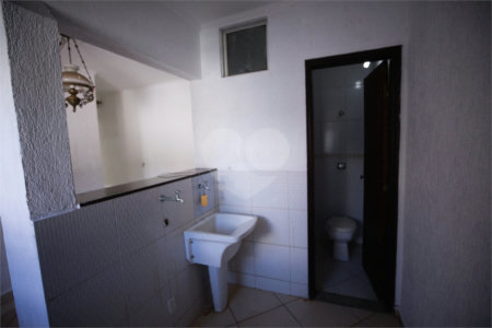 Casa com 4 Dormitórios e área de lazer com piscina