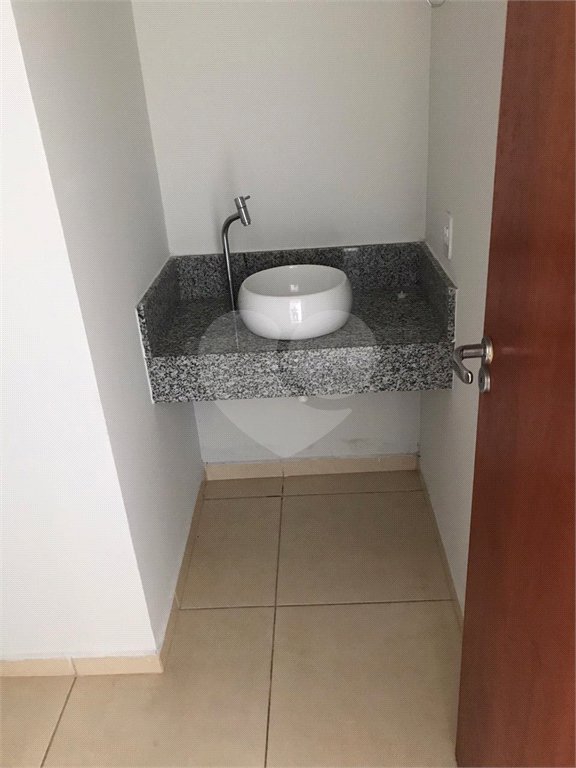 Indaiatuba - Sobrado para venda e Locação - Jardim Nely em Indaiatuba - R$ 425.000,00 - aceita parte em permuta - Bairro tranquilo com fácil acesso a rodovias, Shopping Polo Parque Mall - Assai, Polo shopping - Com duas suítes sendo uma com sacada, , lavabo. área de serviço , 2 vagas, portão ele