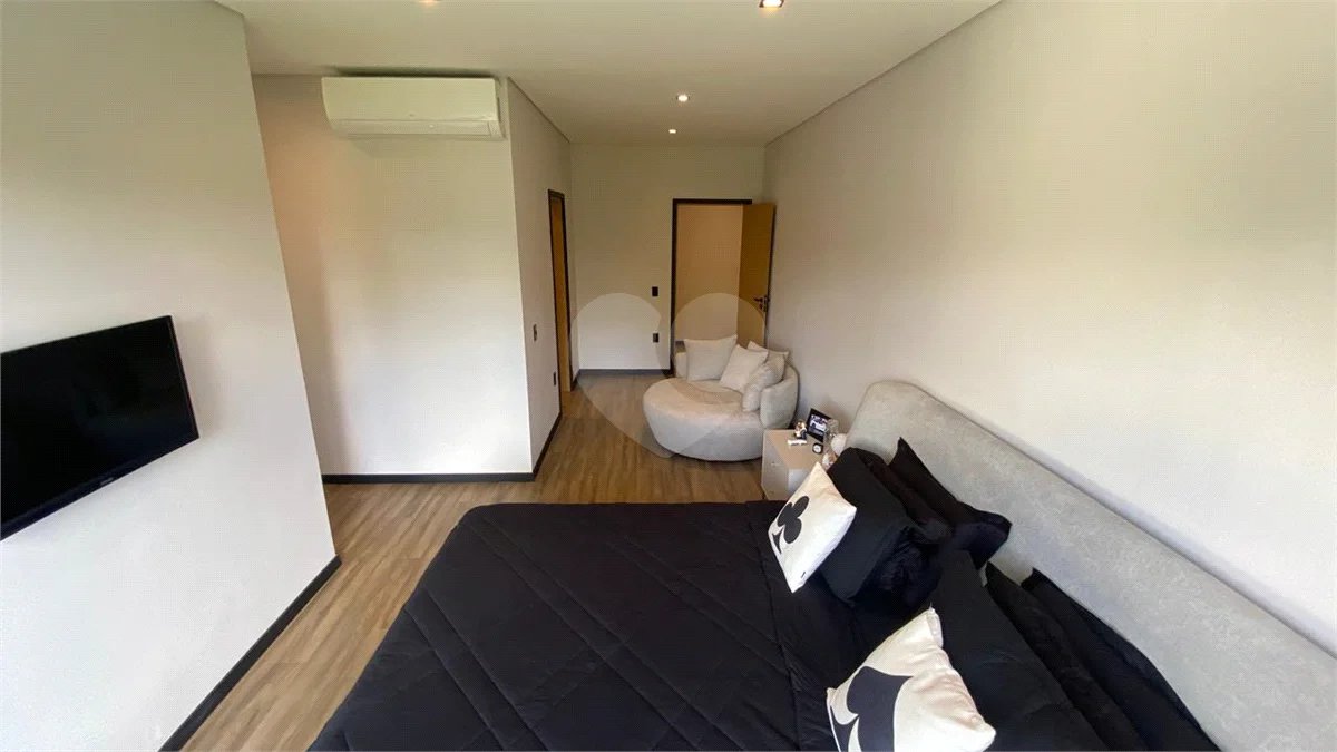 Casa térrea á venda no Condomínio Jardim das Palmeiras, Bragança Paulista.
