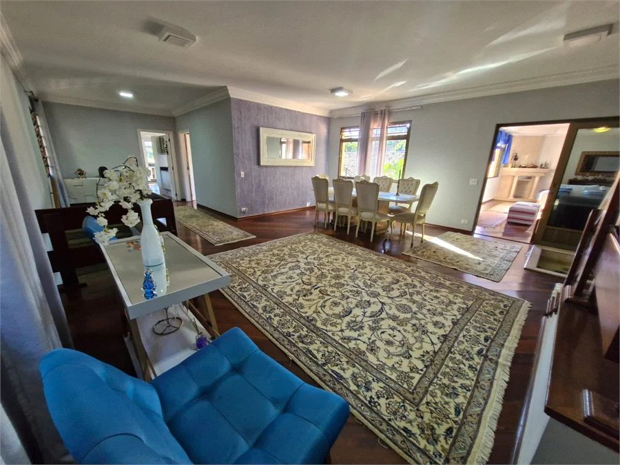 Casa à venda com 4 suítes no condomínio Villa Viana II, Cotia - SP