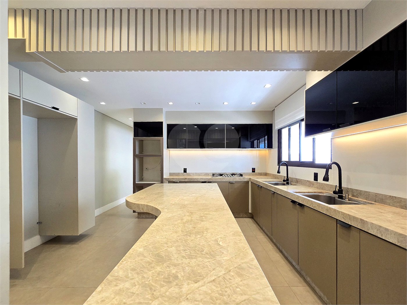 Apartamento à venda com 5 quartos, sendo 4 suítes, em Santa Cecília, São Paulo, SP