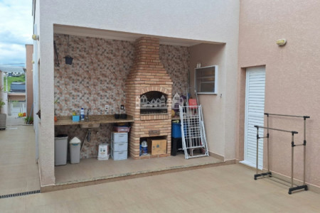 Casa à venda com 3 quartos, sendo 1 suíte, em Residencial Jardins da Catalunha, Atibaia, SP