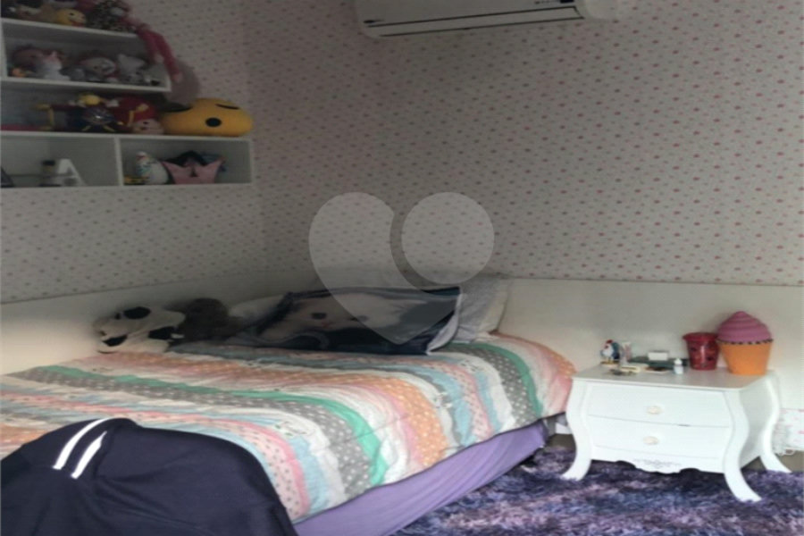 Casa à venda com 4 quartos, sendo 2 suítes, no condomínio Florada da Serra, São Paulo - SP