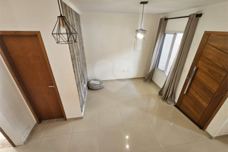 Sobrado à venda com 3 quartos, sendo 1 suíte,  em Vila Nivi, São Paulo, SP