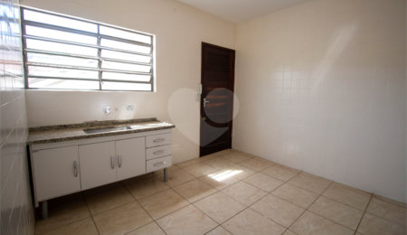 Sobrado à venda com 2 quartos em Vila Santa Rita, São Roque, SP