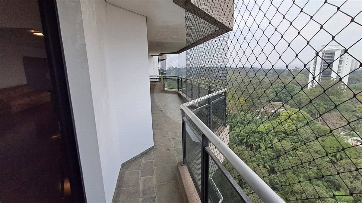 Apartamento para alugar com 4 quartos, sendo 3 suítes, em Santo Amaro, São Paulo, SP