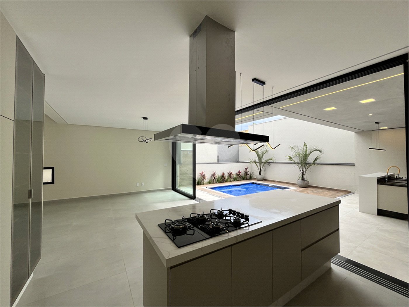 Casa à venda com 4 suítes no condomínio Mont Blanc, Sorocaba - SP