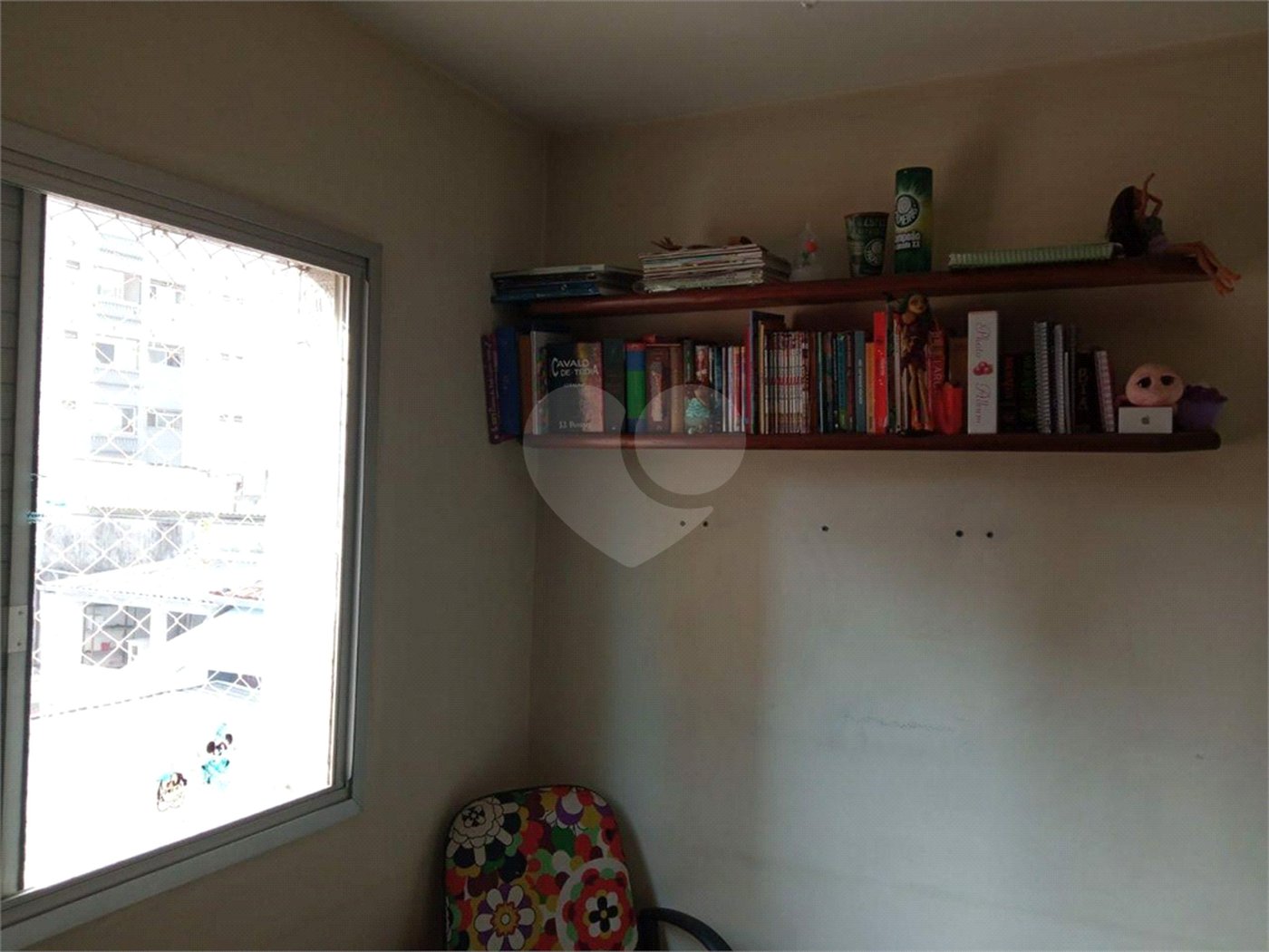 Lindo apartamento, muito bem conservado, com bom espaço interno.