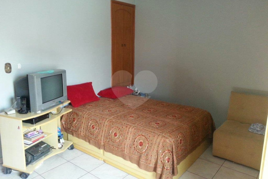 Sobrado à venda com 3 quartos, sendo 1 suíte, em Vila Galvão, Guarulhos, SP