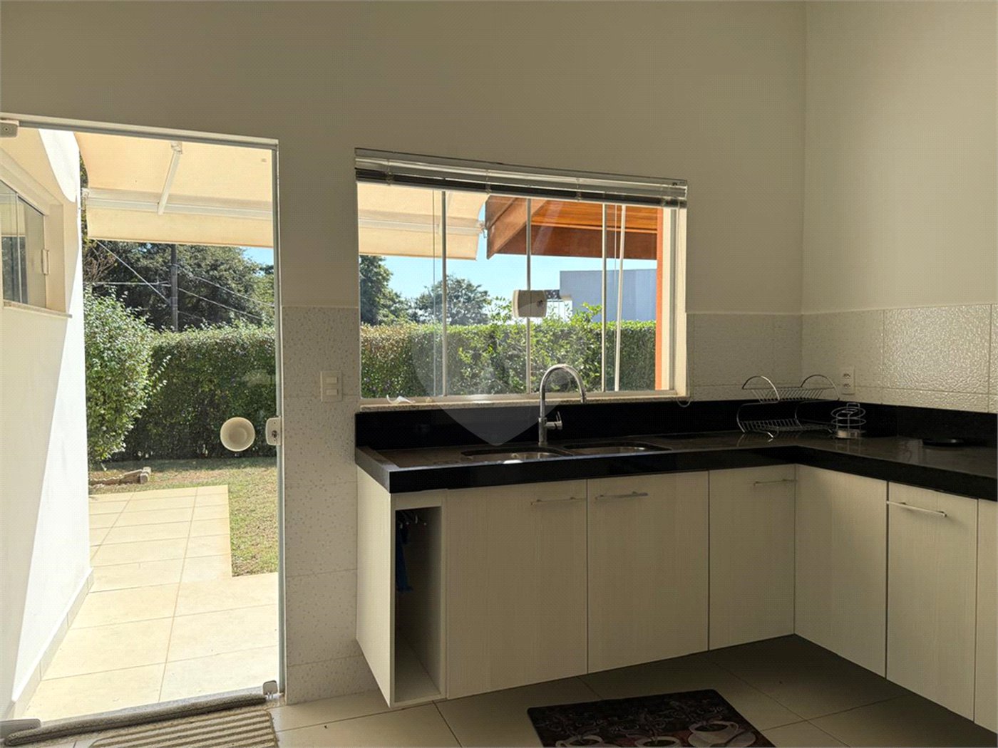 Casa à venda com 3 quartos, sendo 1 suíte, no condomínio Vale do Lago, Sorocaba - SP
