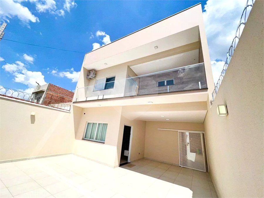 Sobrado à venda com 3 quartos, sendo 1 suíte,  em Residencial Jardim Nathália, Sorocaba, SP