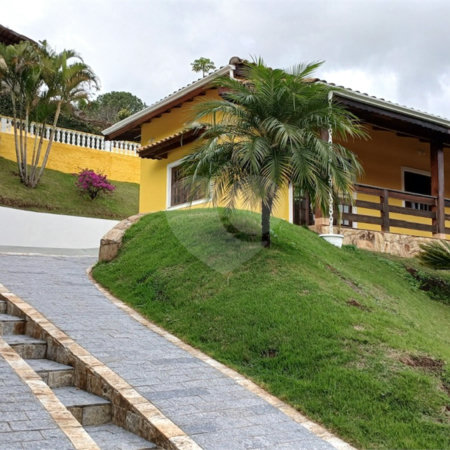 Casa em condomínio para alugar com 3 quartos, sendo 1 suíte, em Vila Petrópolis, Atibaia, SP