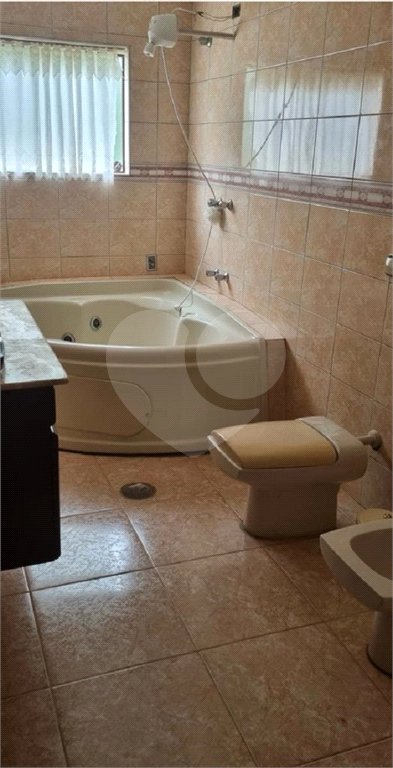 Sobrado à venda com 4 quartos, sendo 2 suítes,  em Recreio Maristela, Atibaia, SP