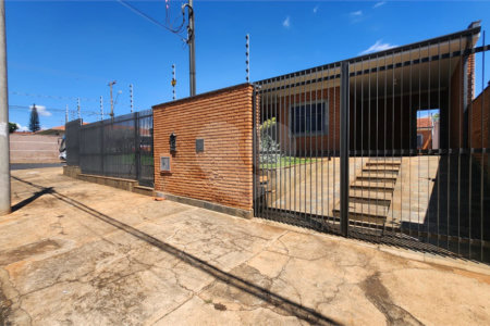 Casa à venda com 3 quartos, sendo 2 suítes, em Jardim Europa (vila Xavier), Araraquara, SP