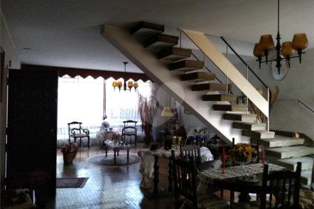 Casa à venda com 4 quartos, sendo 1 suíte, em Campo Belo, São Paulo, SP
