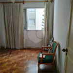Apartamento à venda com 3 quartos, sendo 1 suíte,  em Aclimação, São Paulo, SP
