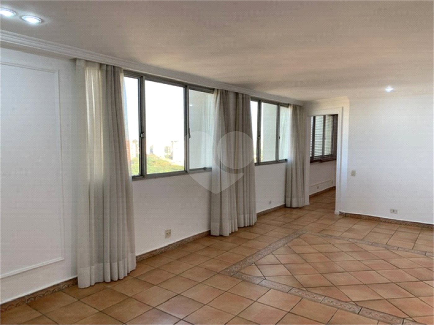 Apartamento à venda com 3 quartos, sendo 1 suíte, em Alto da Boa Vista, São Paulo, SP