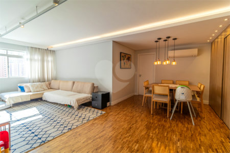 Apartamento à venda com 3 quartos, sendo 1 suíte, em Moema, São Paulo, SP