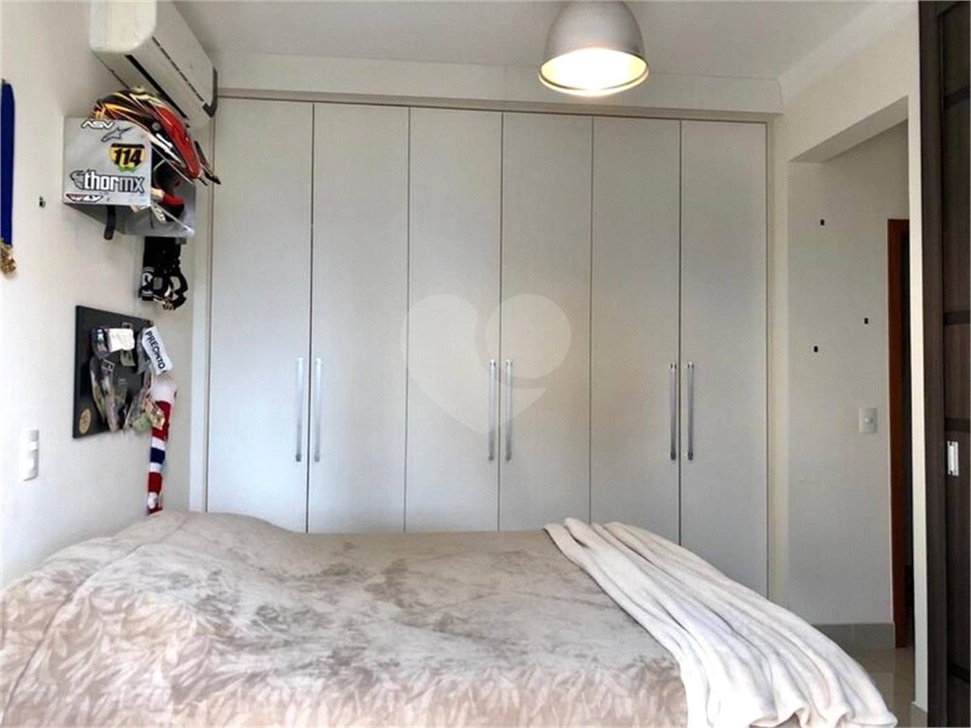 Casa à venda com 4 quartos, sendo 3 suítes, no condomínio Residencial Terra Nobre, Indaiatuba - SP