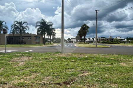 Terreno à Venda no Condomínio Eco Esportivo Damha IV