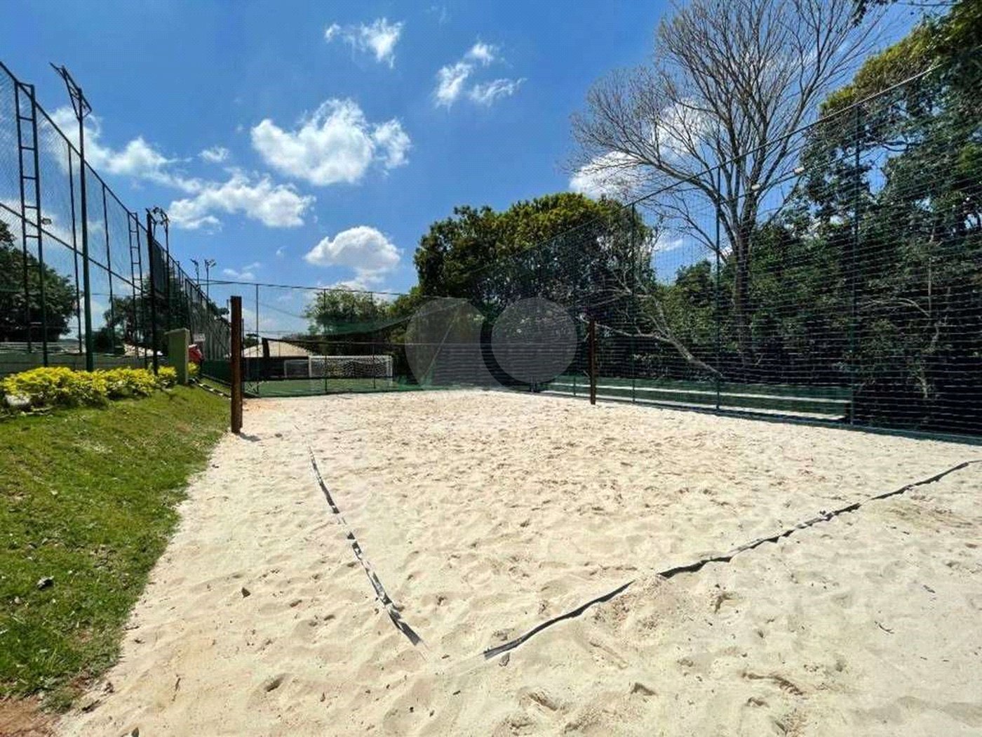 Casa à venda com 4 quartos, sendo 2 suítes,  no condomínio São Paulo Ii, Cotia - SP