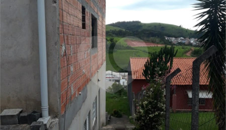 Sobrado à venda com 5 quartos, sendo 1 suíte,  no Centro, Bom Jesus dos Perdões, SP